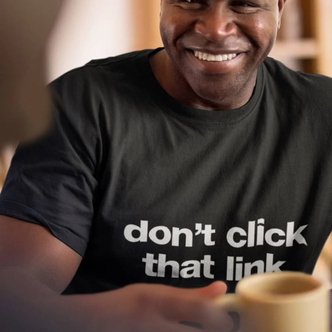Dont Click That Link T-Shirt – Funny Cybersecurity Shirt – IT Security Awareness Gift